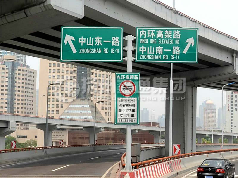 BZG-013，交通標(biāo)志桿，T型三懸臂交通標(biāo)志桿