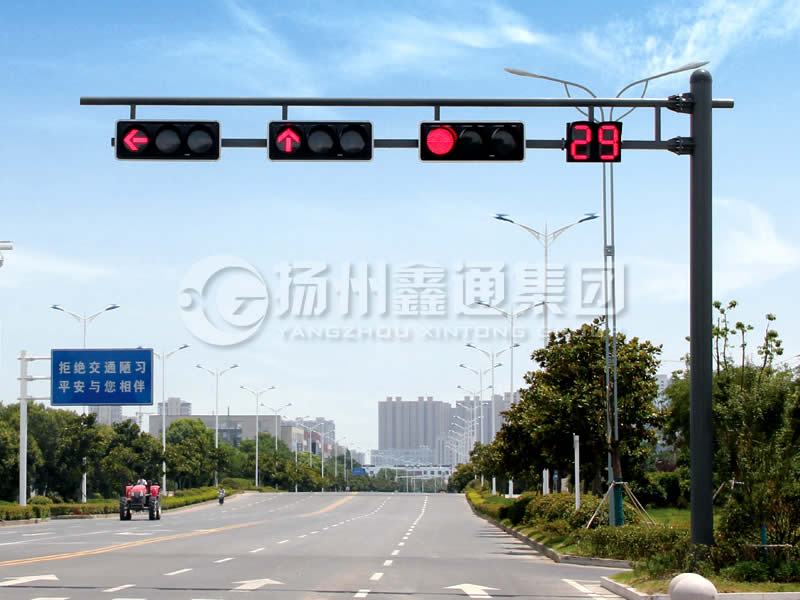 XHDG-002，F(xiàn)型懸臂信號(hào)燈桿